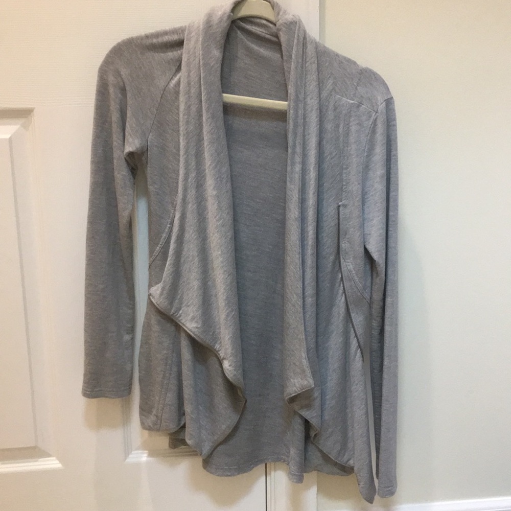 Casual zip up top